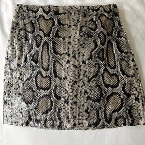 Adorable sequins skirt! Never worn
